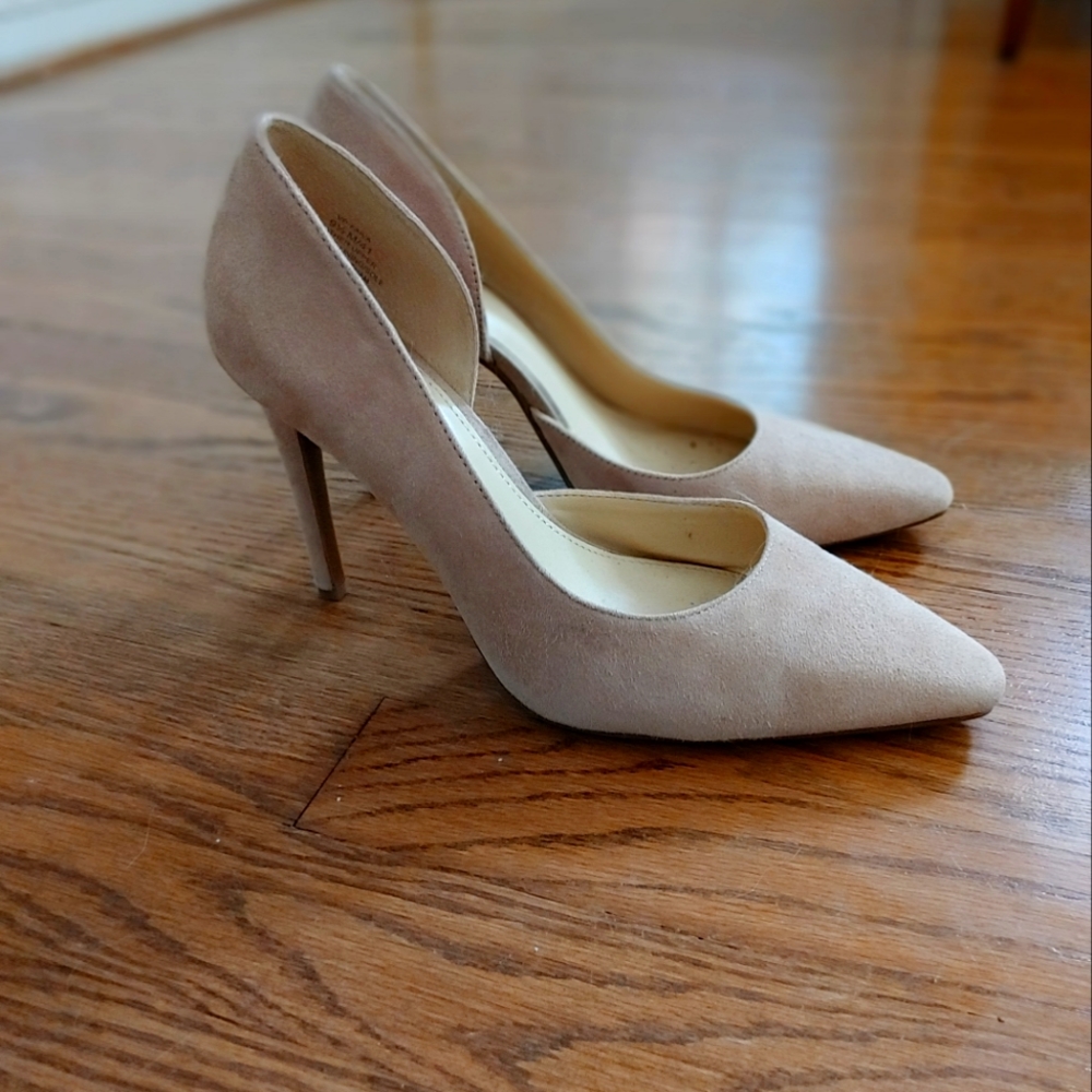 Very light pink 🩷 Vince Camuto stilletos